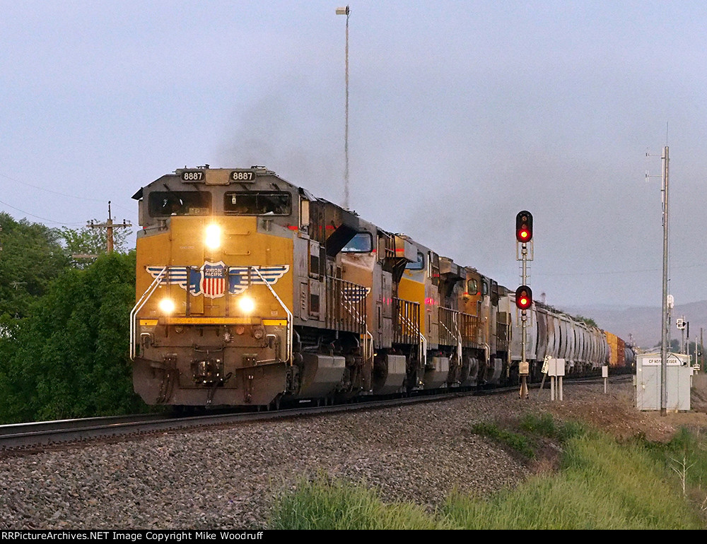 UP 8887